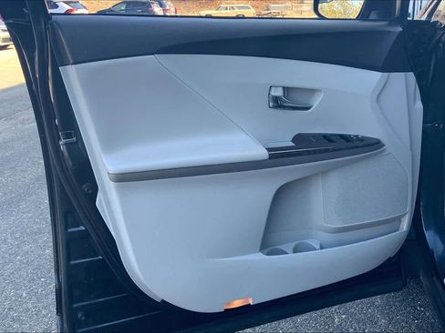 Used 2015 Toyota Venza LE image 22