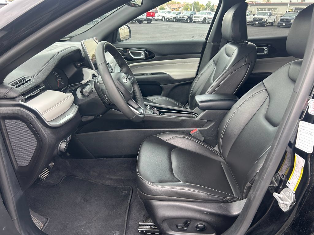 Used 2025 Jeep Compass Limited AWD/4WD image 26