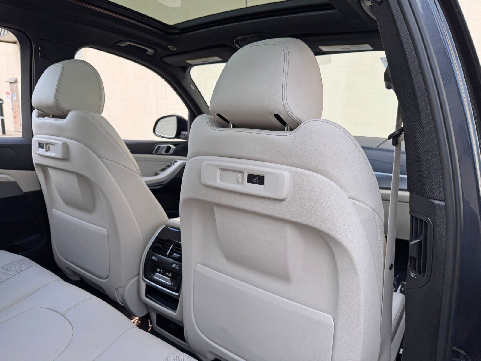 Used 2021 BMW X5 sDrive40i w/ M Sport Package RWD image 38