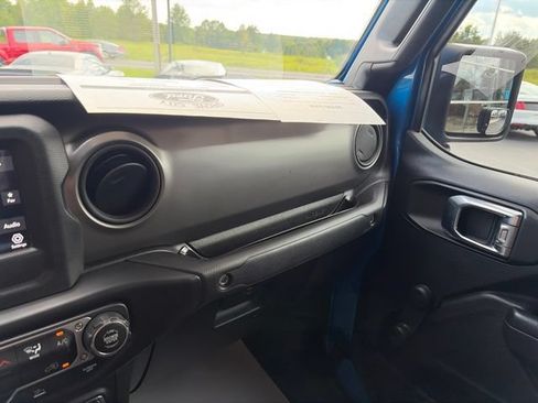 Used 2022 Jeep Gladiator Sport AWD/4WD image 23