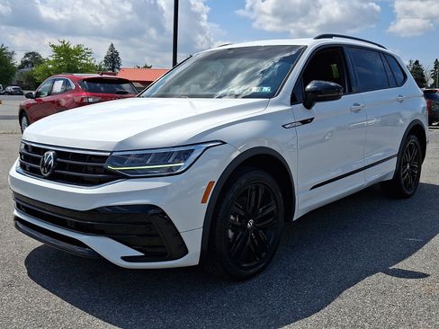 Used 2022 Volkswagen Tiguan SE R-Line AWD/4WD image 3