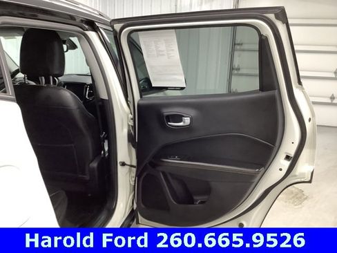 Used 2018 Jeep Compass Limited w/ Navigation Group image 9