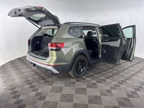 Used 2024 Volkswagen Atlas Peak Edition SE image 5