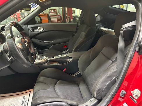 Used 2015 Nissan 370Z Coupe RWD image 10