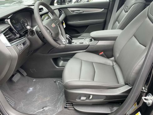 New 2025 Cadillac XT6 Luxury image 23