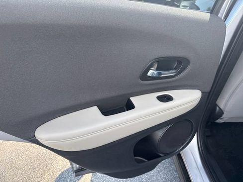 Used 2022 Honda HR-V LX image 16