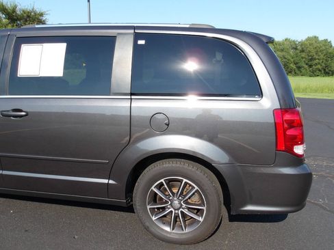 Used 2017 Dodge Grand Caravan SXT FWD image 31