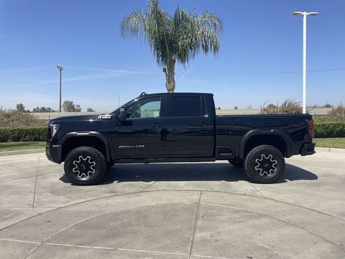 Used 2024 GMC Sierra 2500 AT4X AWD/4WD image 5