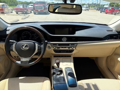 Used 2015 Lexus ES 350 w/ Luxury Package FWD image 22