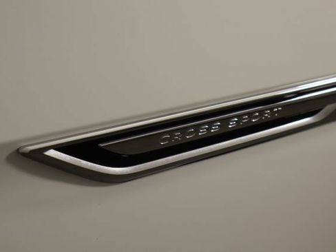 Used 2025 Volkswagen Atlas Cross Sport SE FWD image 37