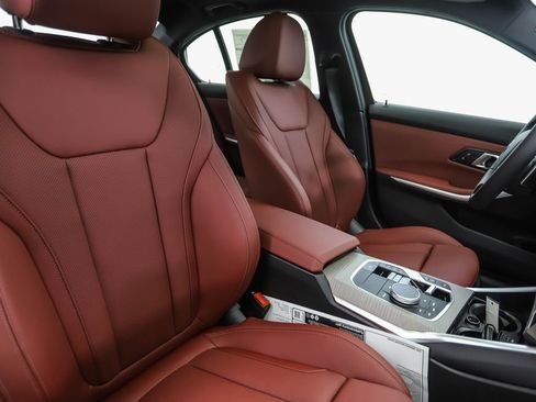 Used 2025 BMW 330i xDrive Sedan w/ Convenience Package image 31