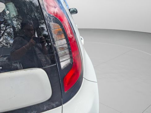 Used 2015 Kia Soul image 19