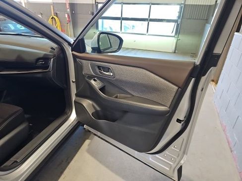 Certified 2023 Nissan Rogue SV image 24