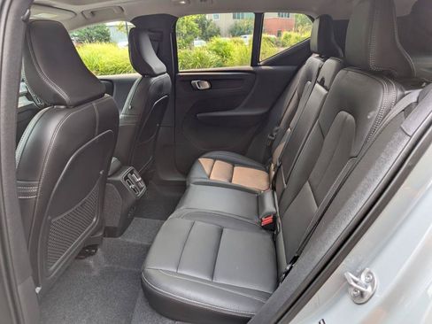 Used 2025 Volvo XC40 B5 Ultra AWD/4WD image 11