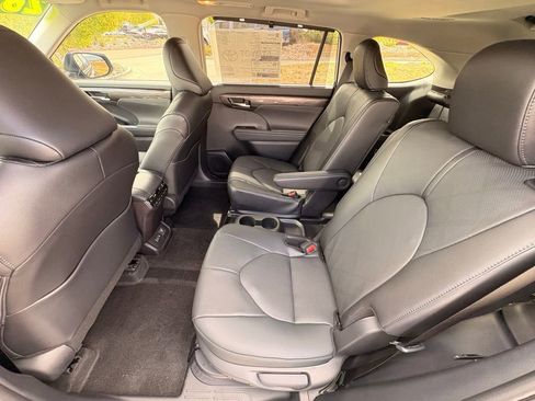 Used 2026 Toyota Highlander Platinum AWD/4WD image 26
