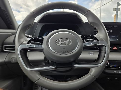 Used 2025 Hyundai Elantra Sport FWD image 17