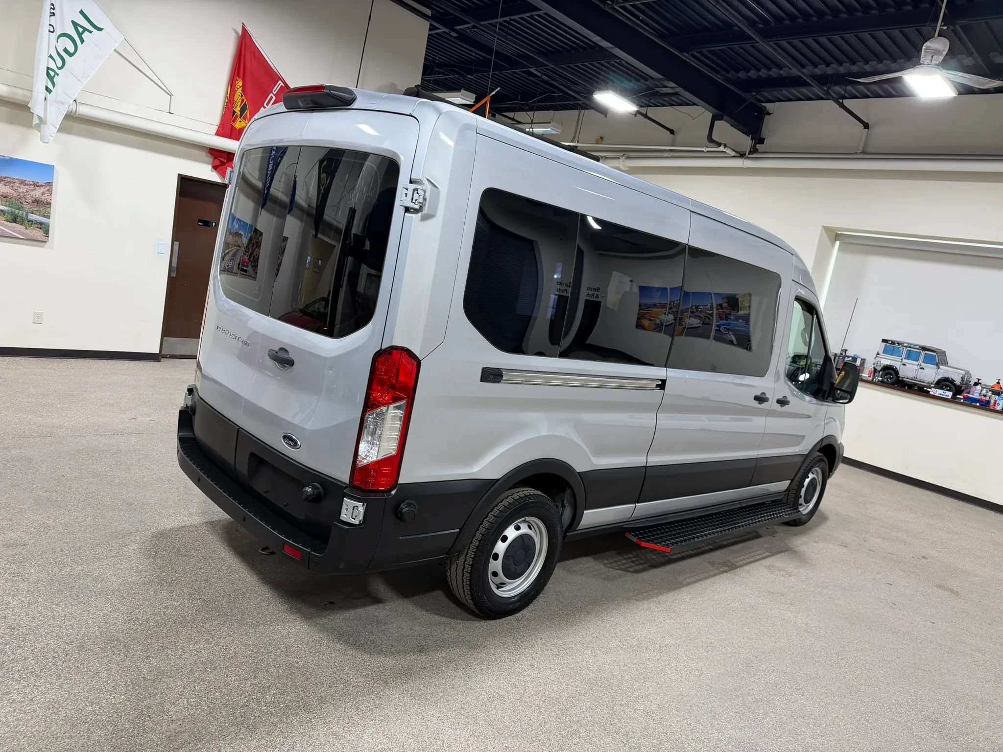 Used 2019 Ford Transit 250 148 Medium Roof RWD image 16