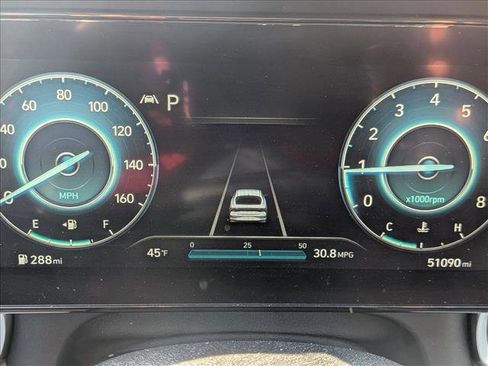 Used 2023 Hyundai Elantra Limited image 11