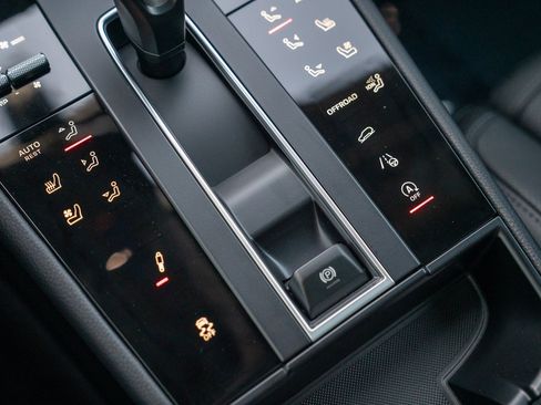 Certified 2026 Porsche Macan AWD/4WD image 20