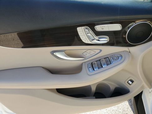 Used 2021 Mercedes-Benz GLC 300 image 24