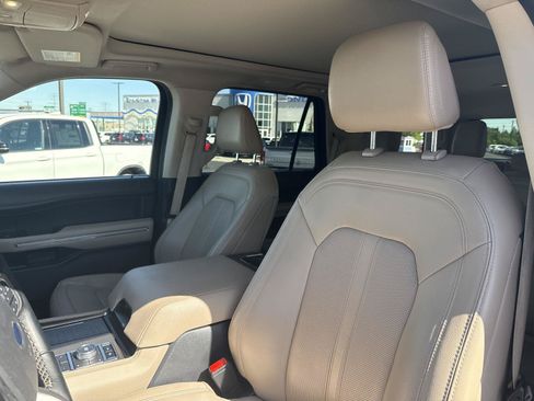 Used 2023 Ford Expedition Limited AWD/4WD image 15