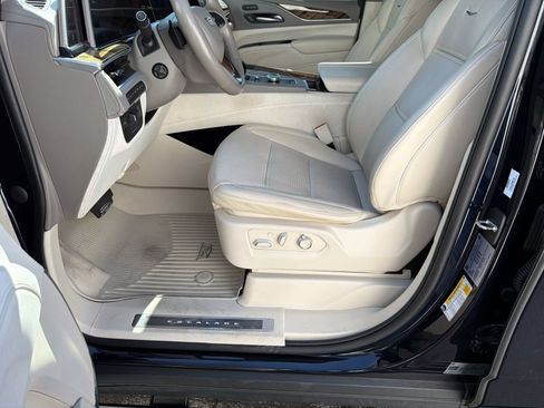 Certified 2022 Cadillac Escalade Sport Platinum w/ Heavy-Duty Trailer Package AWD/4WD image 4