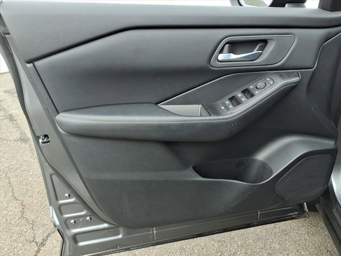 Certified 2025 Nissan Rogue SV image 21