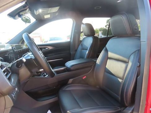 Used 2025 Chevrolet Traverse LT w/ Driver Confidence Package AWD/4WD image 18