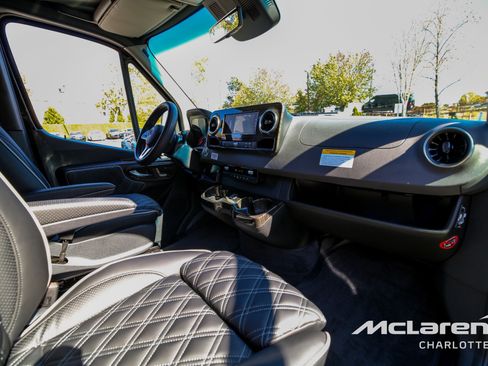 Used 2023 Mercedes-Benz Sprinter 3500 image 15