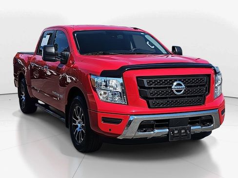 Used 2020 Nissan Titan SV w/ SV Convenience Package image 2