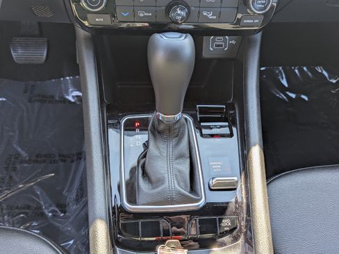 Used 2025 Jeep Compass Latitude image 23