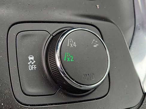 Used 2018 Chevrolet Traverse LT image 24