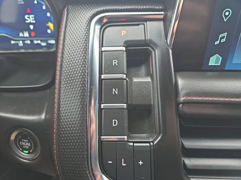 Used 2022 Chevrolet Suburban RST w/ Luxury Package image 36