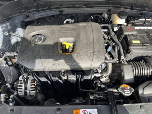 Used 2025 Kia Soul LX w/ LX Technology Package FWD image 32