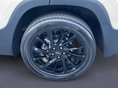 Used 2023 GMC Terrain SLE w/ Driver Convenience Package AWD/4WD image 9