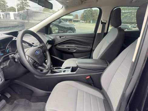 Used 2019 Ford Escape S image 3