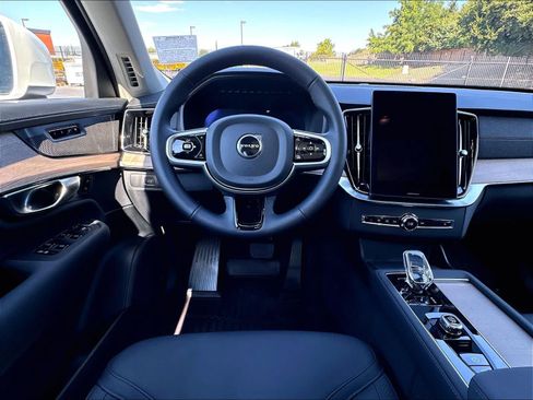 Used 2026 Volvo XC90 B5 Plus w/ Protection Package AWD/4WD image 8