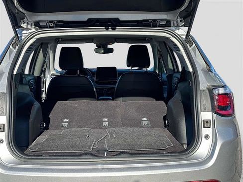 Used 2022 Jeep Compass Latitude image 32