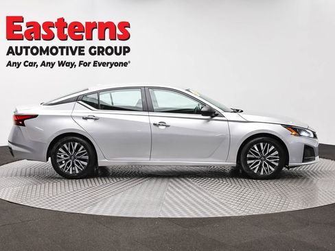 Used 2024 Nissan Altima 2.5 SV FWD image 4