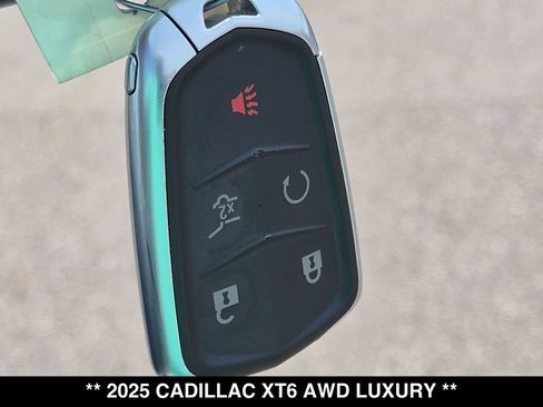 Used 2025 Cadillac XT6 Luxury AWD/4WD image 27