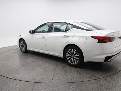 Used 2025 Nissan Altima 2.5 SV FWD image 6