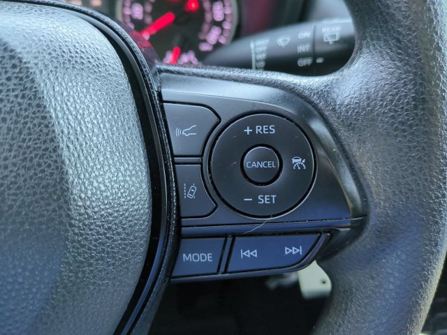 Used 2021 Toyota RAV4 LE AWD/4WD image 24