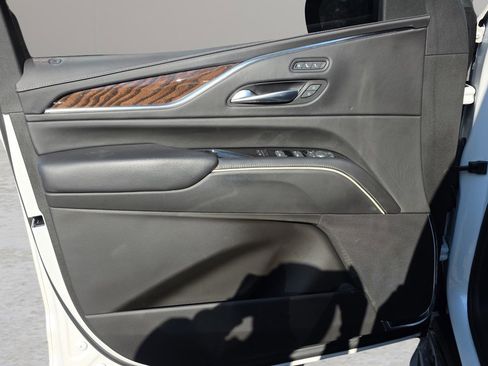 Certified 2022 Cadillac Escalade ESV Sport Platinum image 9