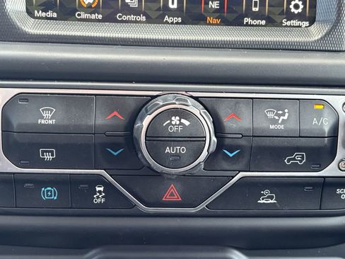 Used 2022 Jeep Wrangler Unlimited Sahara image 28