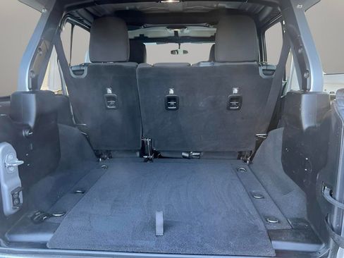 Used 2018 Jeep Wrangler Unlimited Sport S AWD/4WD image 39