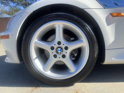 Used 1999 BMW Z3 2.5i RWD image 17