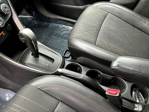 Used 2019 Chevrolet Trax LT w/ Sun & Sound Package image 19