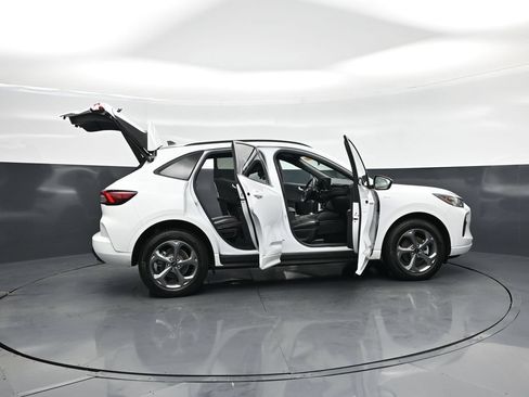 Used 2023 Ford Escape ST-Line w/ Tech Pack #1 AWD/4WD image 4