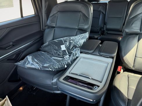 New 2026 Lincoln Navigator Reserve w/ Jet Appearance Package AWD/4WD image 13