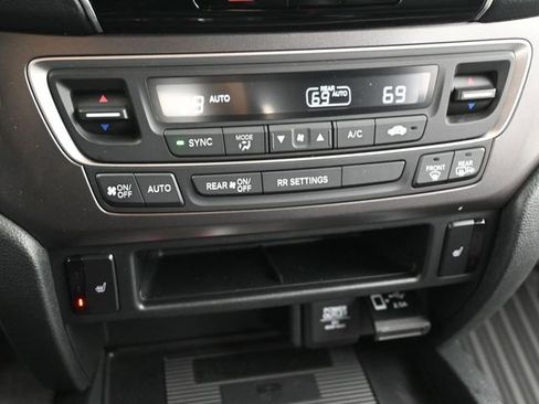 Used 2023 Honda Passport EX-L image 16